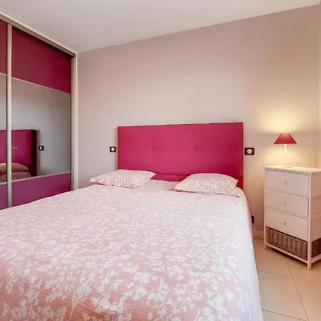 Pet Friendly In Saint-georges-de-didon * Saint-Georges-de-Didonne