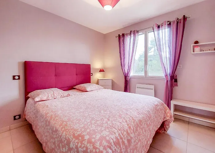 Pet Friendly In Saint-georges-de-didon *