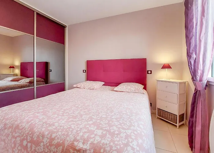 Pet Friendly In Saint-georges-de-didon * Saint-Georges-de-Didonne