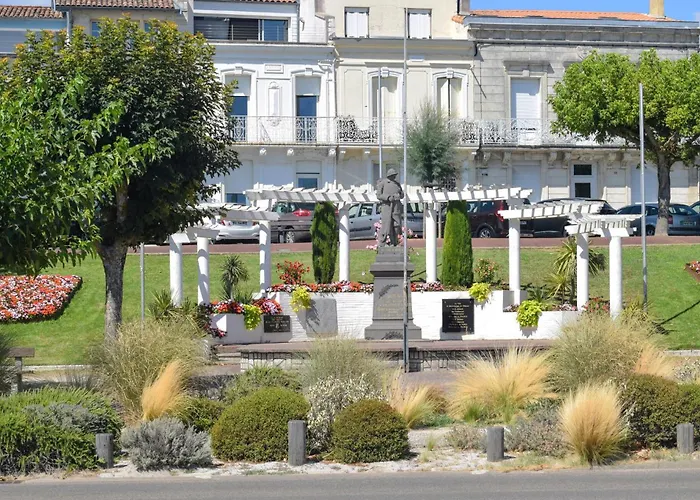 Pet Friendly In Saint-georges-de-didon * Saint-Georges-de-Didonne